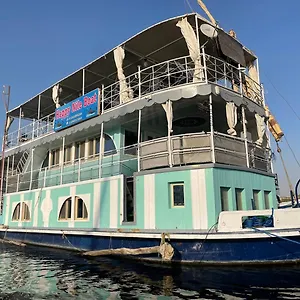 Floating Hotel- Happy Nile Boat Hotel en barco Luxor